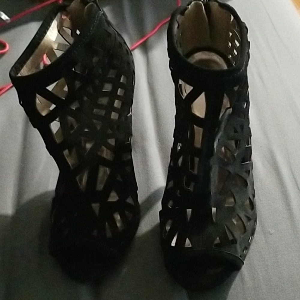 Heels - Picture 2 of 7